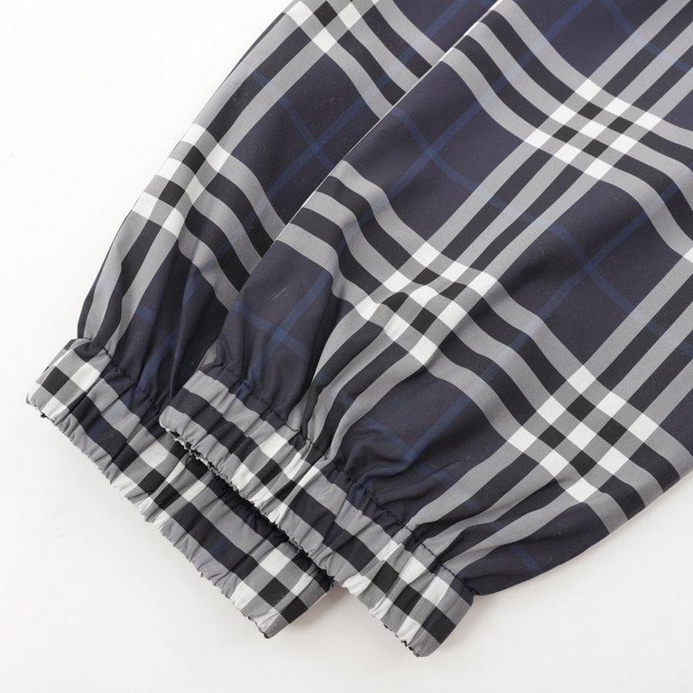 Next day shipping  430 (support put in store)Burberry Blue and White Check Hooded JacketThe original 16900, the fabric is made of 5 kinds of yarn (blue, white, black, green and purple interlaced) fixed weaving and dyeing