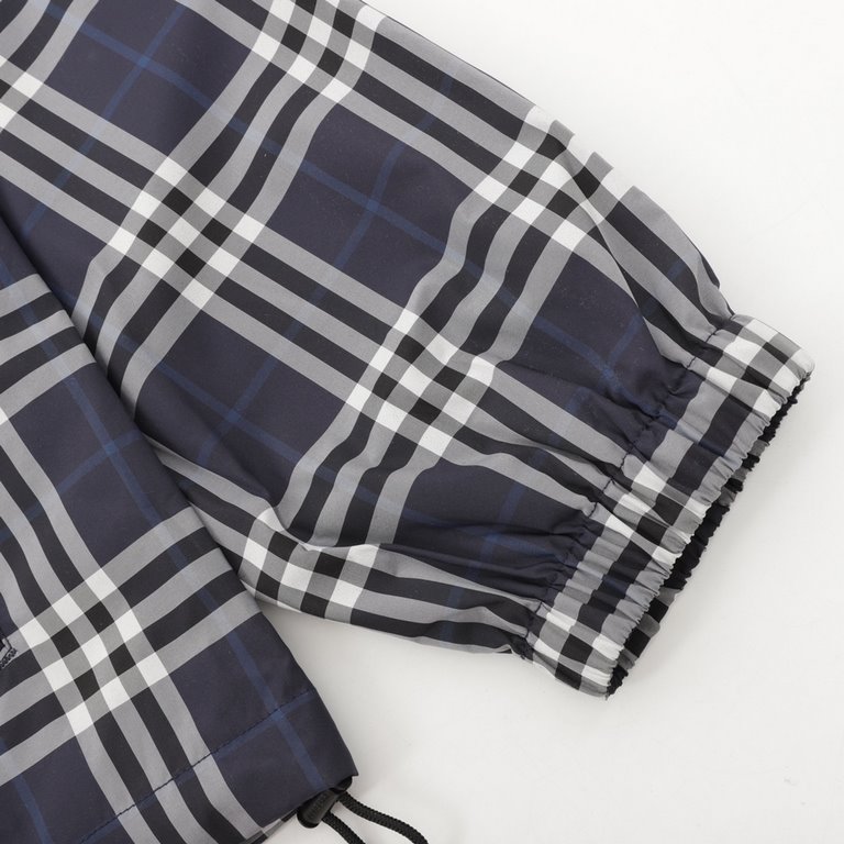 Next day shipping  430 (support put in store)Burberry Blue and White Check Hooded JacketThe original 16900, the fabric is made of 5 kinds of yarn (blue, white, black, green and purple interlaced) fixed weaving and dyeing