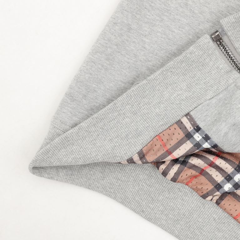 Next day shipping  370 (support put in store)BurberryBurberry Chest Logo Plaid Hooded Zip Hooded SweatshirtOriginally developed in 380gbbr exclusive custom terry sweatshirt fabric. With a contrasting facecloth plaid hood