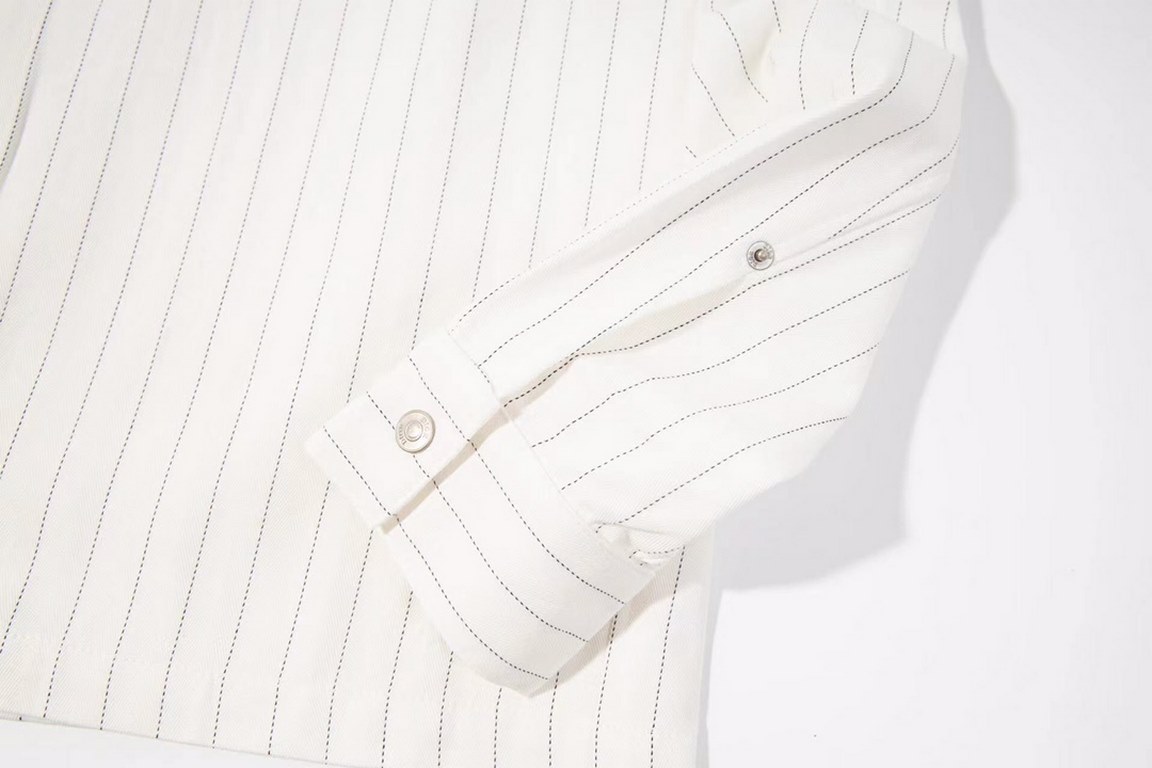 P285 Di0r 2023 SS SpringSummer new plain knit long sleeve jacket. Tailored beige cotton fabric, full body dashed stripes design, engraved hardware buttons, small brand letters embroidered on the front chest, echoing the 