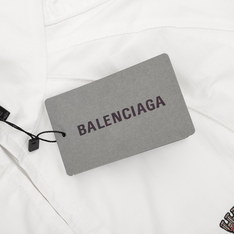 Next Day Shipping  500Balenciaga Balenciaga BLCG 24SS Manchester United Football Track Jacket CoatOversized fit, high stand collar, raglan sleeves, double head zipper closure, 2 zipped slash pockets, matching piping deta