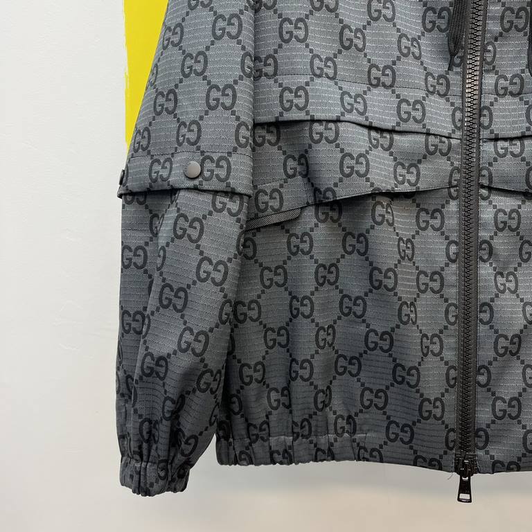 P505 GG Nylon Gingham Jacket w Detachable SleevesSize S-XLGucci's Spring 2024 collection draws inspiration from cool seasonal colors and textures for a new urban look. This casual jacket is crafted from gray and black GG