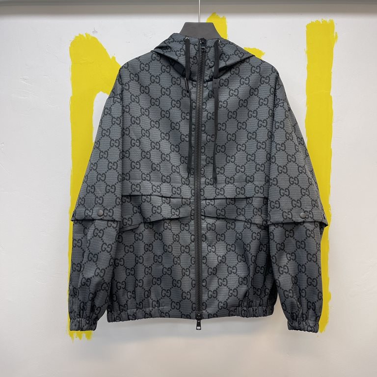 P505 GG Nylon Gingham Jacket w Detachable SleevesSize S-XLGucci's Spring 2024 collection draws inspiration from cool seasonal colors and textures for a new urban look. This casual jacket is crafted from gray and black GG