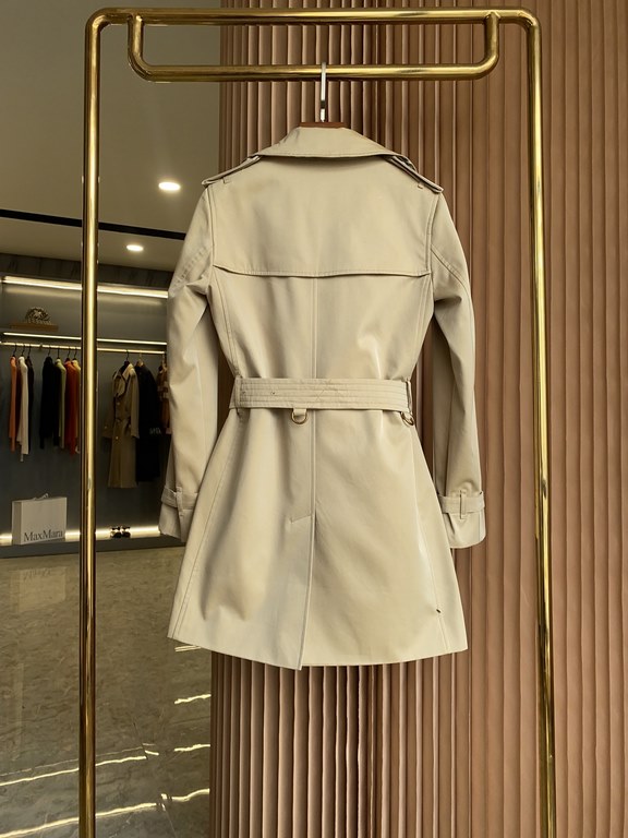 P810  Kensington Fit-Heritage Trench Women's Short Trench CoatBUR ace pointed goods, the treasure of the town store] can inherit several generations of classic trench coat, the top of the original original fabrics, the m