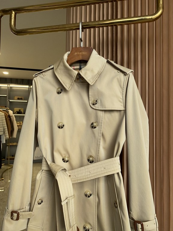 P810  Kensington Fit-Heritage Trench Women's Short Trench CoatBUR ace pointed goods, the treasure of the town store] can inherit several generations of classic trench coat, the top of the original original fabrics, the m