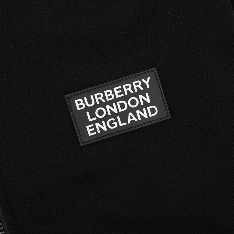 Next day shipping  370 (support put in store)BurberryBurberry Chest Logo Plaid Hooded Zip Hooded SweatshirtOriginally developed in 380gbbr exclusive custom terry sweatshirt fabric. With a contrasting facecloth plaid hood