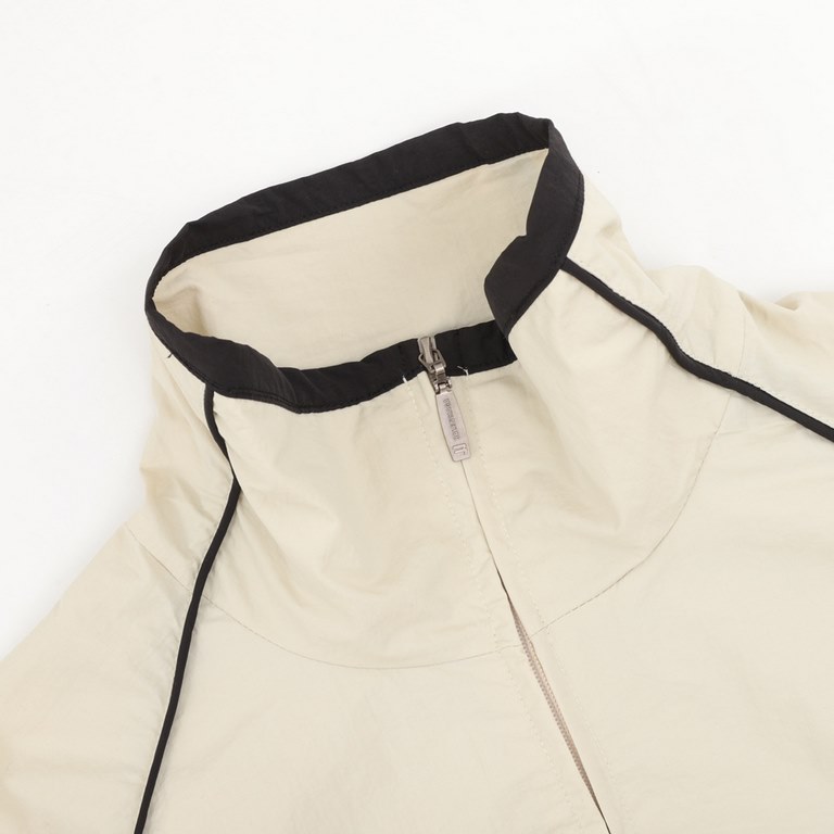 385BalenciagaParisian family color collision stand-up collar jacket coatThe main fabric is made of three anti-punching fabric, the inner sandwich fabric is made of Taslon rough slant, the lining fabric is made of exclusi