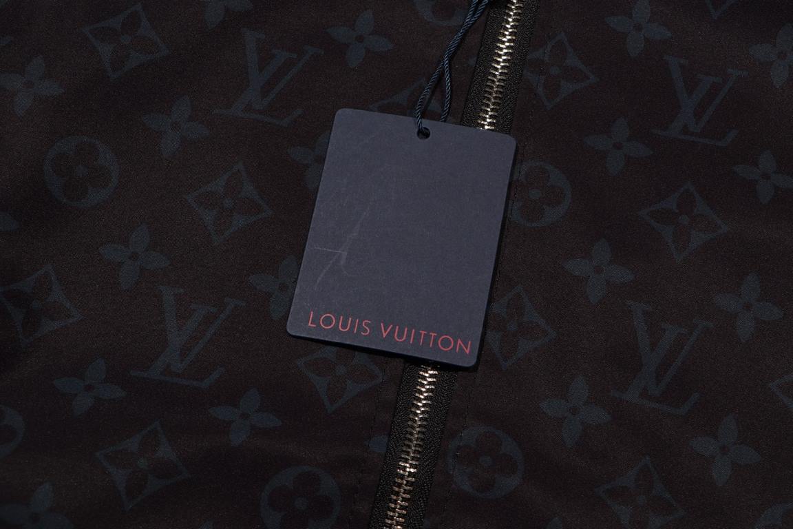 P260LV Louis Vuitton 24ss new explosive jacket men and women with the same hooded jacket Customized accessories High-quality fabric wearing comfortable and breathable Full print Logo details craft designColor blackSize M