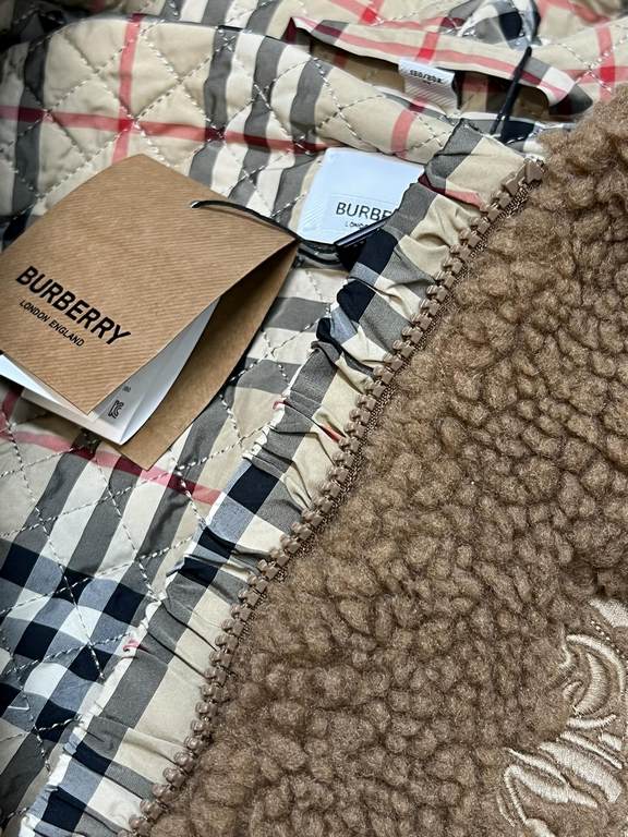 p380 Burberry War Horse Embroidered Plaid Lamb CoatThis soft fleece jacket is made in Italy from a worsted wool-cashmere blend with plaid elasticized cuffs for a layering style.Ageing versatile lambswool jacket, loose H 