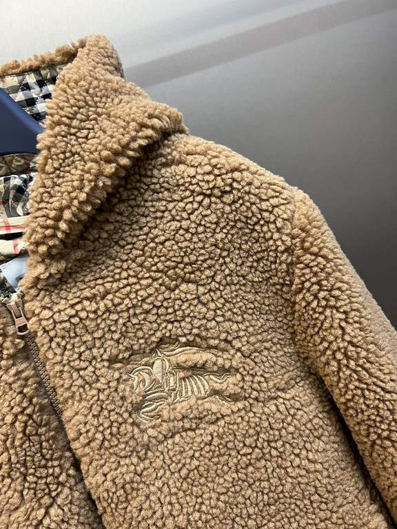 p380 Burberry War Horse Embroidered Plaid Lamb CoatThis soft fleece jacket is made in Italy from a worsted wool-cashmere blend with plaid elasticized cuffs for a layering style.Ageing versatile lambswool jacket, loose H 