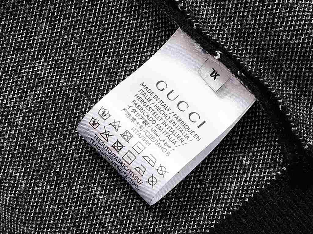 240 (top version, differentiated currency)Style Gucci  GUCCI chest electro-embroidery logo splicing colorful stripes belt jacket jacketColor picture colorSize M-XXLMaterial 50% wool  polyesterAccessories full set of cust