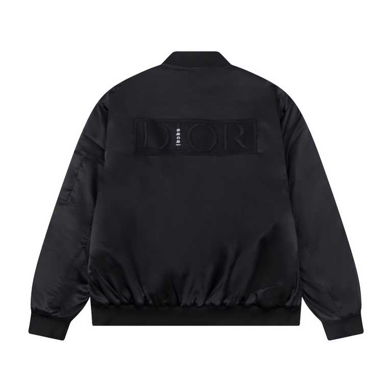 315Model No. C68Dior Dior 2023 fall and winter new short heavy embroidery pilot jacket cotton jacket3 Dior's name Dior is a combination of God and gold in French. Named after his brand Christian Dior (referred to as CD),