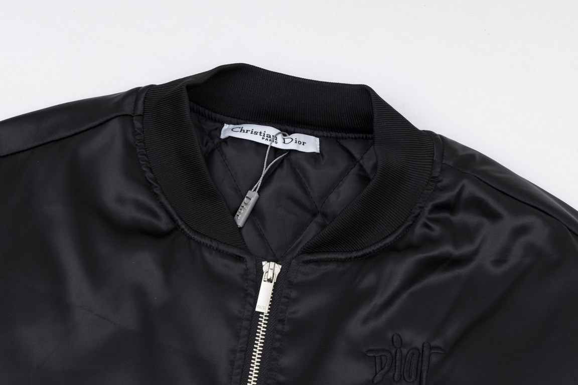 315Model No. C68Dior Dior 2023 fall and winter new short heavy embroidery pilot jacket cotton jacket3 Dior's name Dior is a combination of God and gold in French. Named after his brand Christian Dior (referred to as CD),