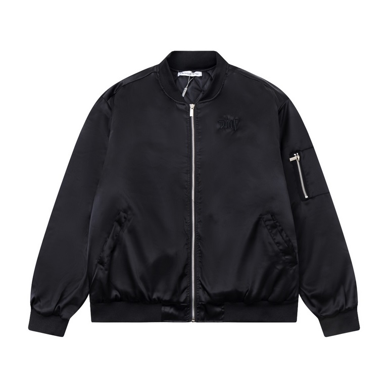 315Model No. C68Dior Dior 2023 fall and winter new short heavy embroidery pilot jacket cotton jacket3 Dior's name Dior is a combination of God and gold in French. Named after his brand Christian Dior (referred to as CD),