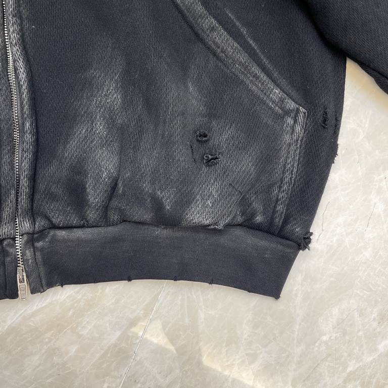 P520BalenciagBLCG Paris 23FW Heavy Wash Aged Tower Reflection Zip SweatshirtSize 123The original 23100 purchased custom weaving and dyeing of the original version of the same heavyweight 750G fabric garment version is ve