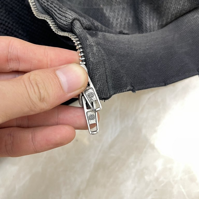 P520BalenciagBLCG Paris 23FW Heavy Wash Aged Tower Reflection Zip SweatshirtSize 123The original 23100 purchased custom weaving and dyeing of the original version of the same heavyweight 750G fabric garment version is ve