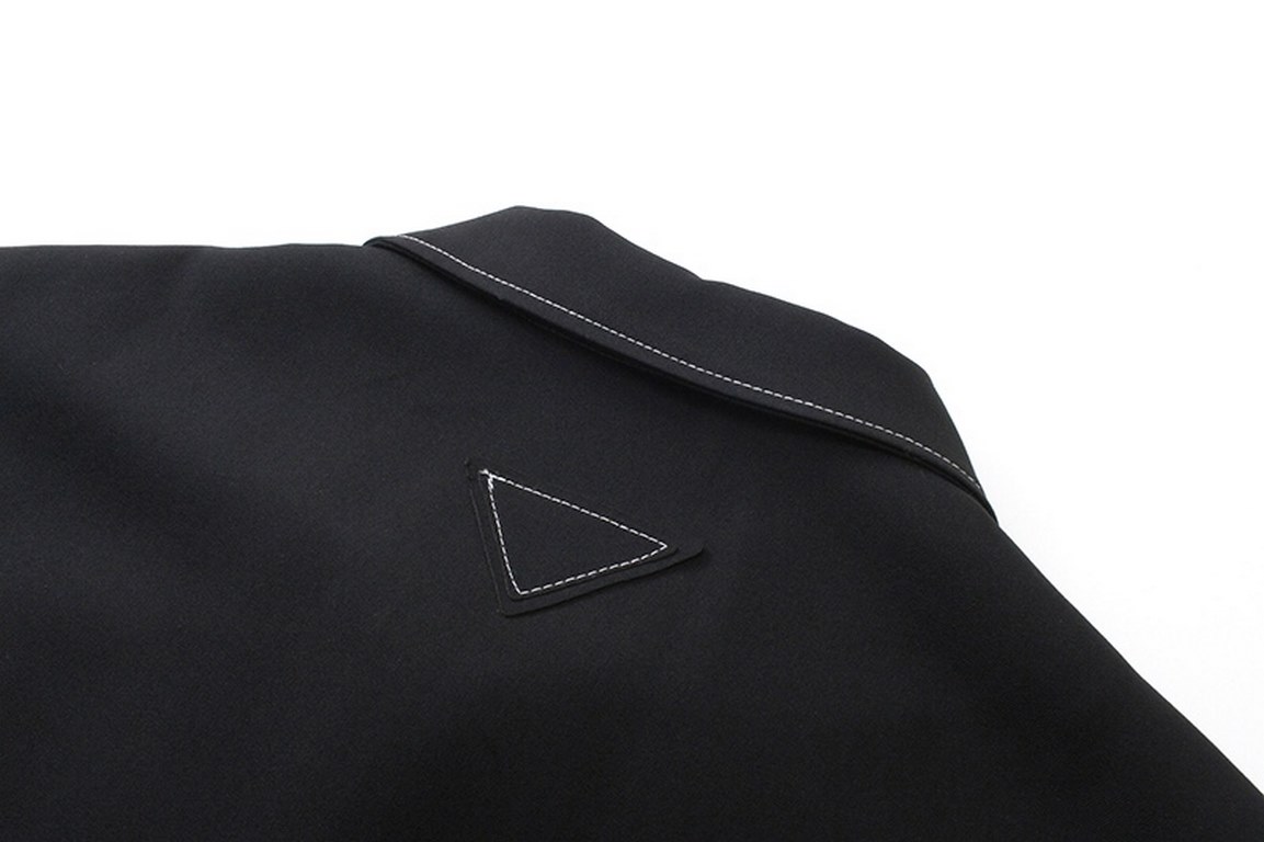 P313 new exclusive PRAD bright line classic lapel zipper jacket back simple triangle label poplin lapel long sleeve zipper After purchasing the original version of the first time to customize the feel of the wool fabric 