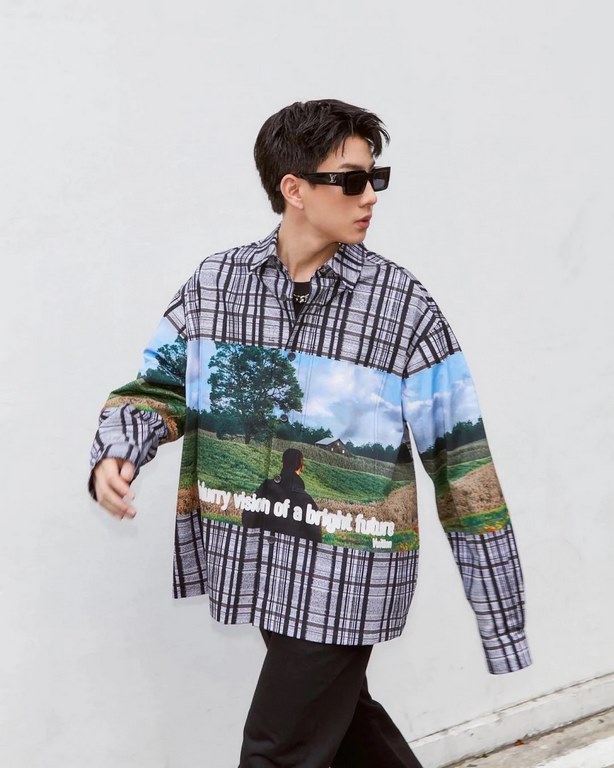 New  295Louis vitton23FW runway model rustic landscape oil painting shirt jacketLouis Vuitton's hot oil painting shirt jacket   Let's watch a movie together  !The entire garment digital direct spray checkered with the pa