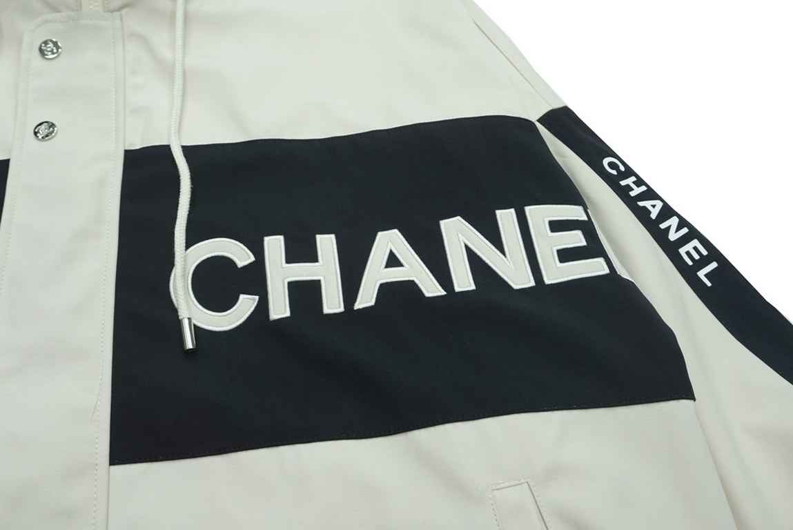 355 CHANELChanel Colorblocked Hooded JacketClassic colors Embroidery printed letters Logo Customized ZP hardware Accessories Full of details Loose fit Style is not picky Men and women  .Size XS S M L