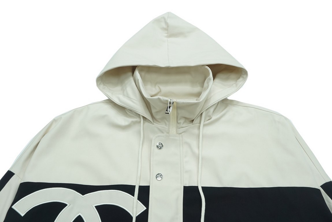 355 CHANELChanel Colorblocked Hooded JacketClassic colors Embroidery printed letters Logo Customized ZP hardware Accessories Full of details Loose fit Style is not picky Men and women  .Size XS S M L