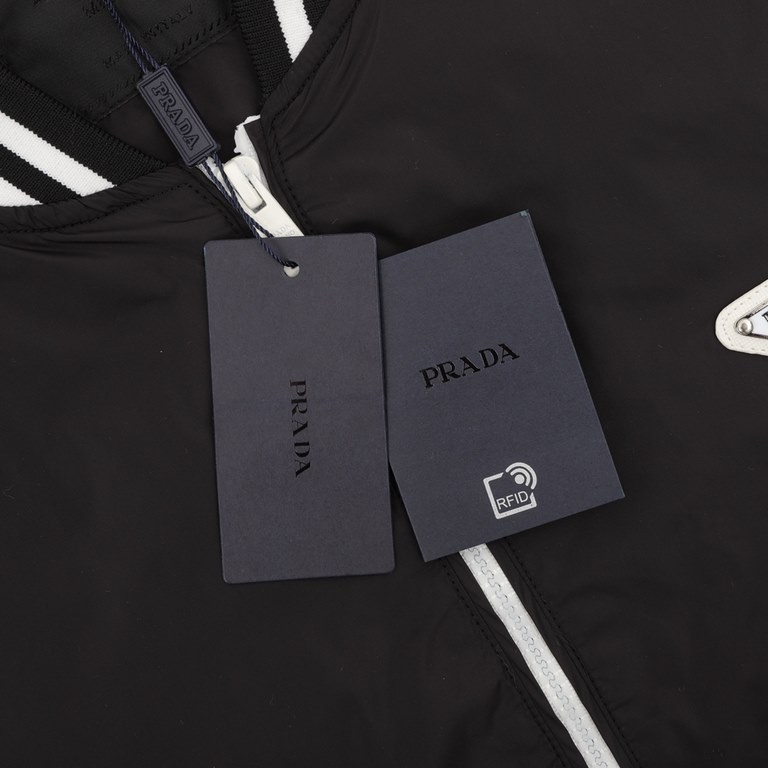 Next day shipping  380 (support put in store)Prada Prada Triangle Label Webbing Woven Zipper JacketPurchased from the original, perfectly restored. Fixed weaving and dyeing fabrics, scrapping rate is very high, clothing 