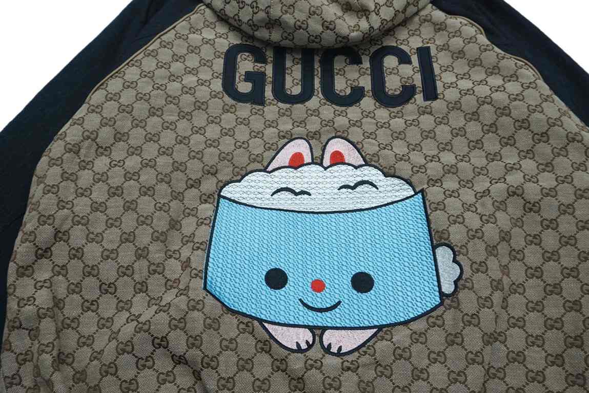 375 GUCCIGucci 23FW Reversible Hooded Jacket in Adorable CollectionA side full jacquard fabric  embroidery, B side full print old flowers Logo, both sides of the cartoon elements, style change at will Full custom hardwar