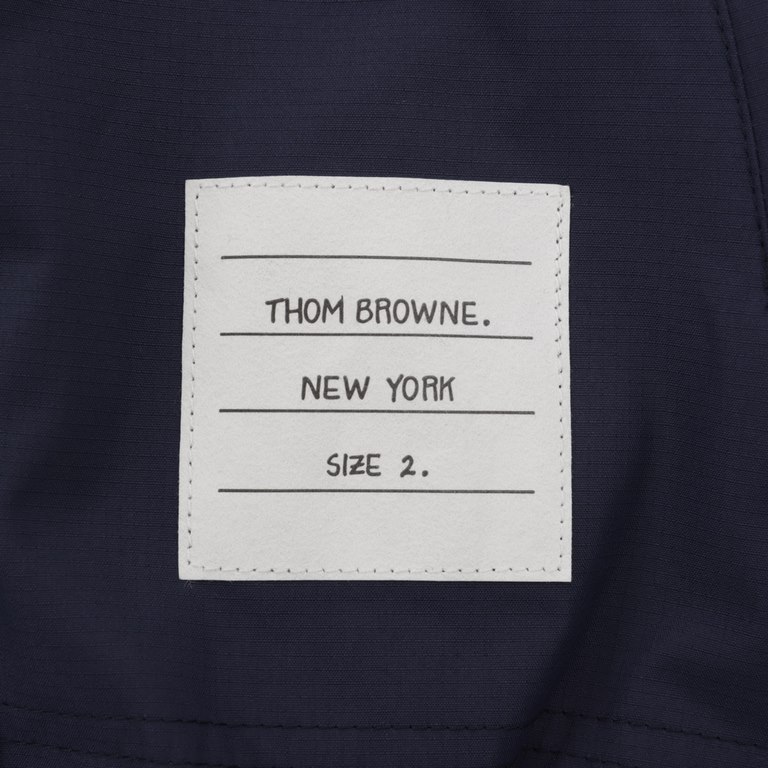 385Thom BrowneThom Browne Four Bar Windbreaker JacketThe fabric is made of original customized renewable environmentally friendly nylon woven fabric, the surface of the fabric to add waterproof coating to make the clothe