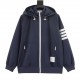 385Thom BrowneThom Browne Four Bar Windbreaker JacketThe fabric is made of original customized renewable environmentally friendly nylon woven fabric, the surface of the fabric to add waterproof coating to make the clothe