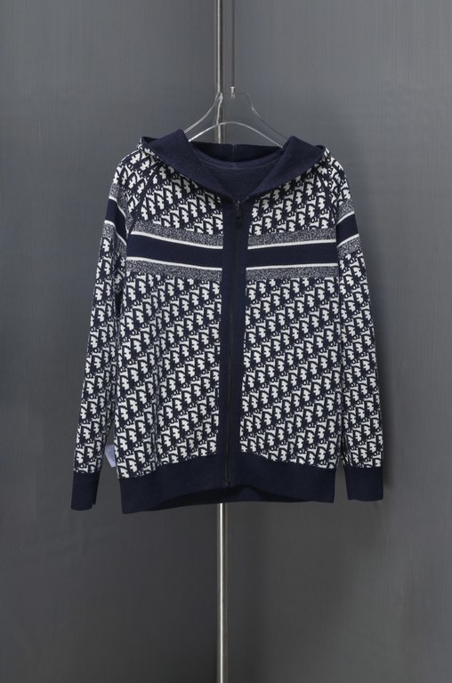 415 (can be stapled without stocking)DIOCD Dior Reversible Cashmere Floral Knit Jacket HoodieMade of imported cashmere ten wool blend knitted, touch as delicate and soft as baby skin, fine workmanship!One side is a navy 