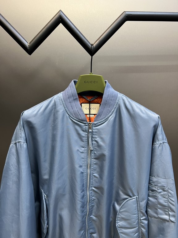 p455 Gucci Eung Lei same letter print color collision baseball jerseyCrafted from blueblack nylon, this aviator jacket features a color-blocked print on the back for a subtle fashion aesthetic. Featuring a padded lining,