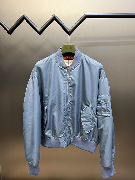 p455 Gucci Eung Lei same letter print color collision baseball jerseyCrafted from blueblack nylon, this aviator jacket features a color-blocked print on the back for a subtle fashion aesthetic. Featuring a padded lining,