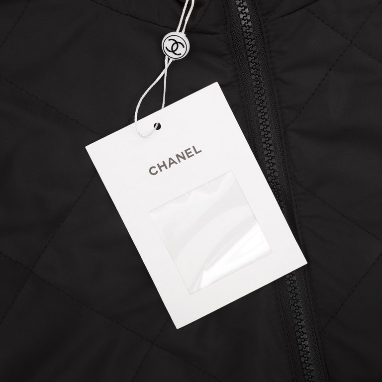 Next day shipping  495 (support put in store)CHANEL  Chanel Little Chanel Lamb Coat with LogoColor coordinated dyeing lining fabrics, contrast cutting and sewing, hardware zipper, stand-up collar pattern design, a full s