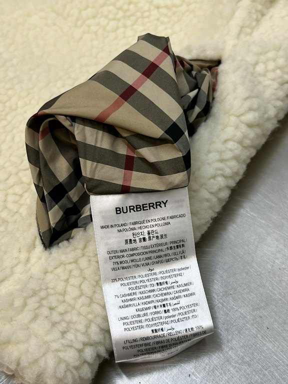 p380 Burberry War Horse Embroidered Plaid Lamb CoatThis soft fleece jacket is made in Italy from a worsted wool-cashmere blend with plaid elasticized cuffs for a layering style.Ageing versatile lambswool jacket, loose H 