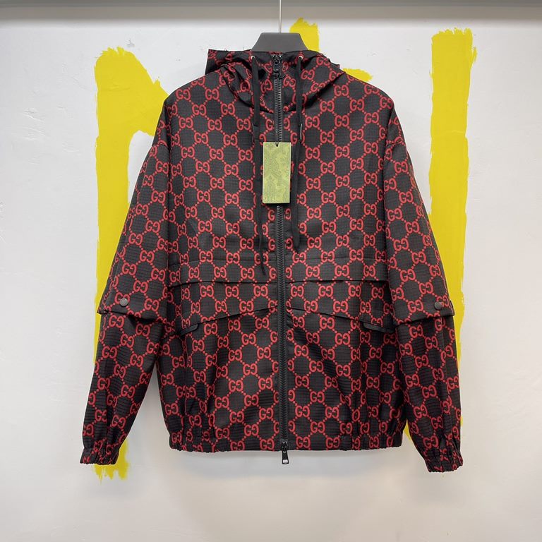 P505 GG Nylon Gingham Jacket w Detachable SleevesSize S-XLGucci's Spring 2024 collection draws inspiration from cool seasonal colors and textures for a new urban look. This casual jacket is crafted from gray and black GG