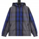 425BurberryBurberry Classic Large Plaid Hooded Jacket CoatFixed weaving and dyeing plaid fabric, the whole body of multiple alignment splicing operation, fabric loss is extremely! Relative to the damage of the old small 