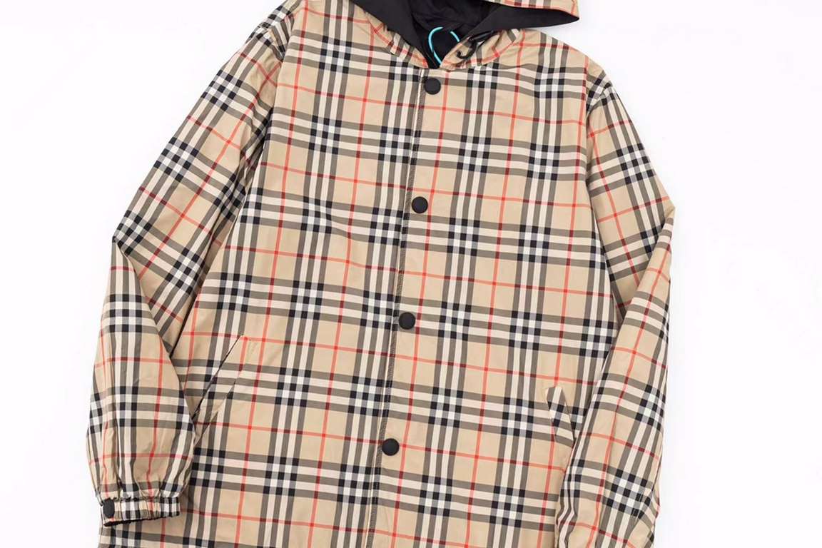 P365 BBR 23FW Classic Small Plaid Reversible Jacket Button VersionCustom weaving and dyeing khaki plaid fabric, plaid size and zp consistent, the difference between the market ready-made fabric plaid large 1cm glance fal