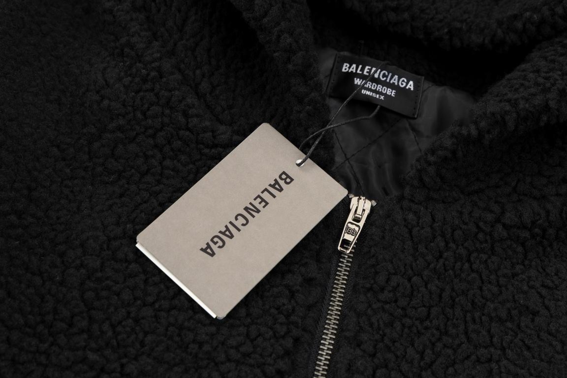 255Balenciaga Paris House new BLCG23 new cufflinks teddy lambswool jacket ~ custom lambswool material decorated with cufflinks embellishment advanced oversize version of the embrace of fashion fall and winter just need t