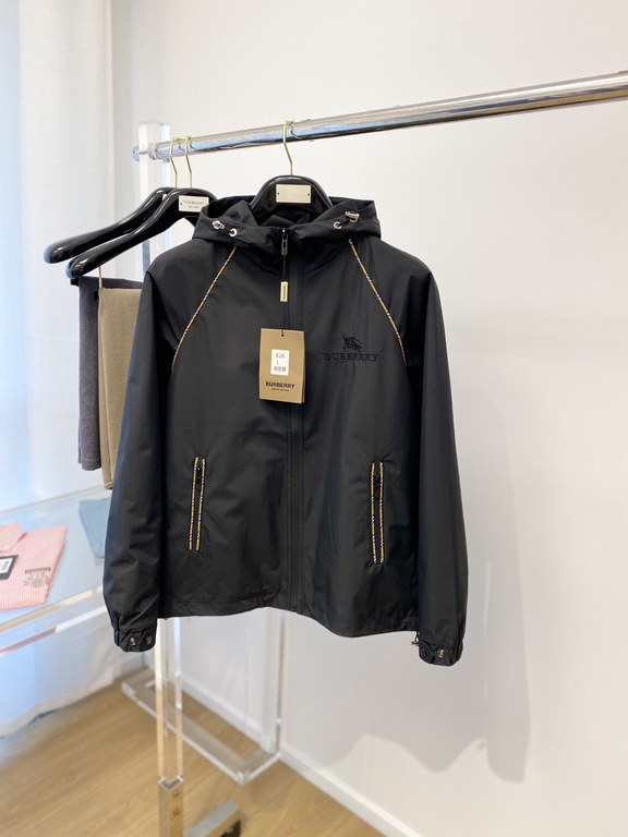 350 New jacket jacket, fashionable and handsome, simple and versatile models, chest hardware decorated with triangular label logo, customized original fabric, not only stiff, keep the trend of the silhouette, but also we