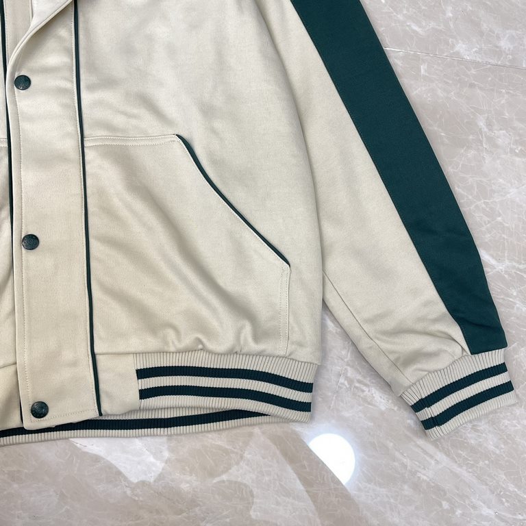 P430Gucc Gucci 23FW White and Green Double G Hooded JacketSize：SMLXLOriginally purchased for 11,989 The fabric is a custom-dyed apricot-colored silk-cotton fabric, which is soft, delicate and smooth. Functional fabric fo