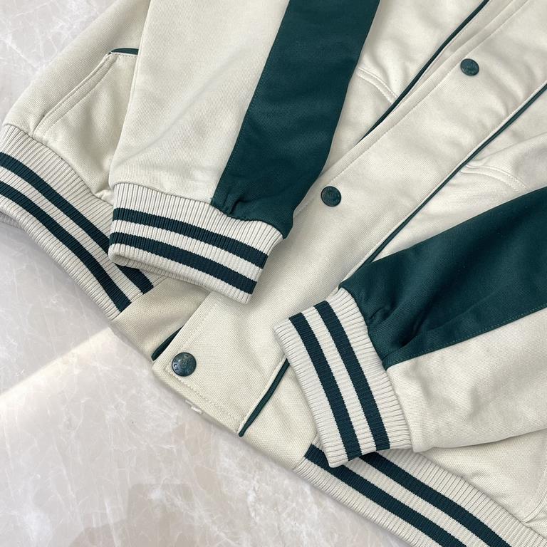 P430Gucc Gucci 23FW White and Green Double G Hooded JacketSize：SMLXLOriginally purchased for 11,989 The fabric is a custom-dyed apricot-colored silk-cotton fabric, which is soft, delicate and smooth. Functional fabric fo