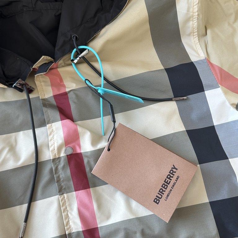 P385burberrBBr Burberry reversible two-way vintage plaid recycled polyester jacket jacketSize：XSSMLOur family this year's fall and winter models are finally hot on the line, sports jacket heavy attack, the counter is pri