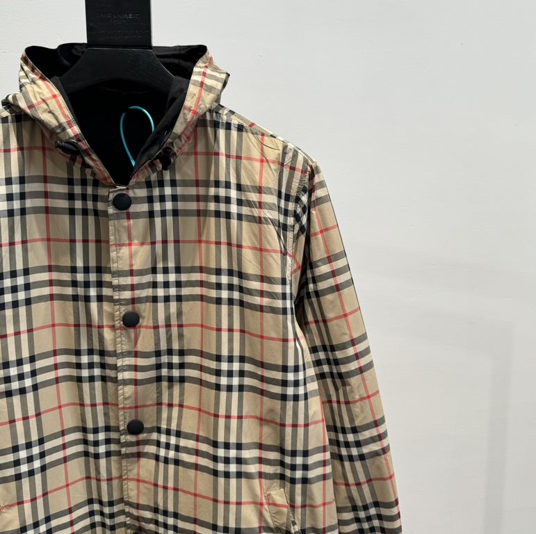 400 burberry Burberry 23FW Classic Small Check Reversible Jacket Button DownSIZE XSSMLCustom weaving and dyeing khaki plaid fabric, plaid size and zp consistent, the difference between the market ready-made fabric plaid 