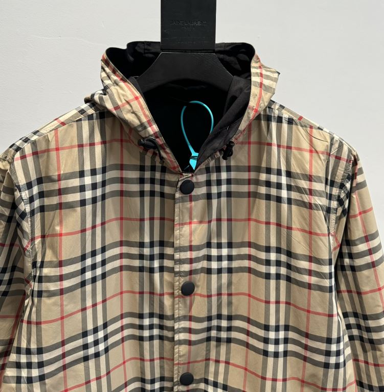 400 burberry Burberry 23FW Classic Small Check Reversible Jacket Button DownSIZE XSSMLCustom weaving and dyeing khaki plaid fabric, plaid size and zp consistent, the difference between the market ready-made fabric plaid 