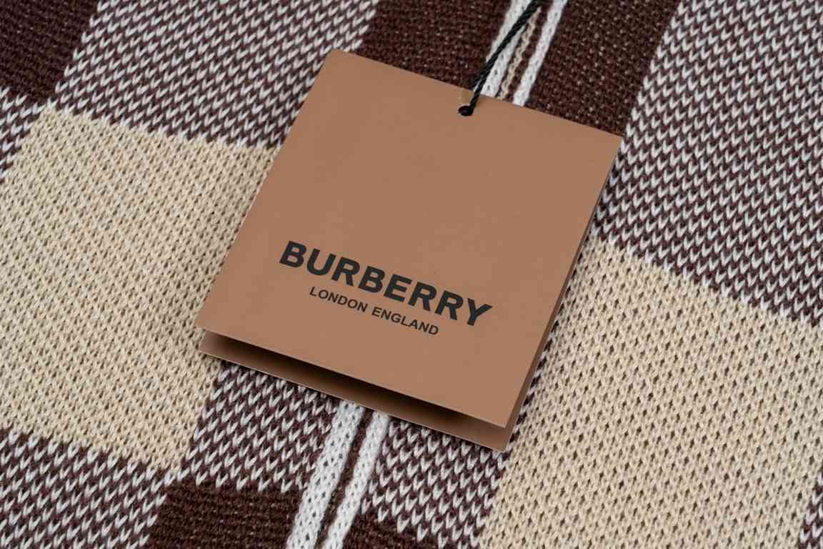 P275 BURBERRY Burberry. Colorblocked plaid zipper cardigan jacketAll of the color fixed dye containing wool cotton yarn, soft and skin-friendly, double knitting is very thick, feel invincible good, get in the hand can fe