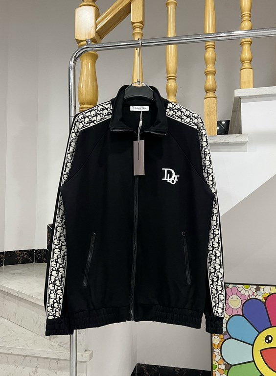 250 Dior Full Print Webbing Embroidered Small Label JacketDIOR official website ZP synchronization new jacket400gsm Roman gold fabricClassic logo embroidered on the chestSleeve shoulder full print classic logo webbing co