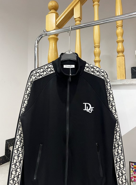 250 Dior Full Print Webbing Embroidered Small Label JacketDIOR official website ZP synchronization new jacket400gsm Roman gold fabricClassic logo embroidered on the chestSleeve shoulder full print classic logo webbing co