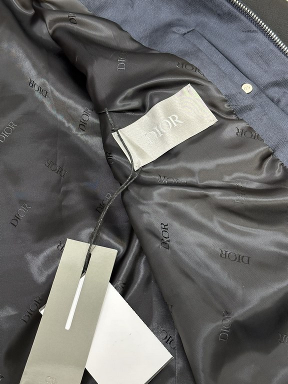 p500 Dior Dior Zipper Short JacketThis collegiate-inspired zipped short jacket combines different materials, colors and textures to create a contrasting silhouette. Crafted from brown cowhide leather, the tech-fabric sle