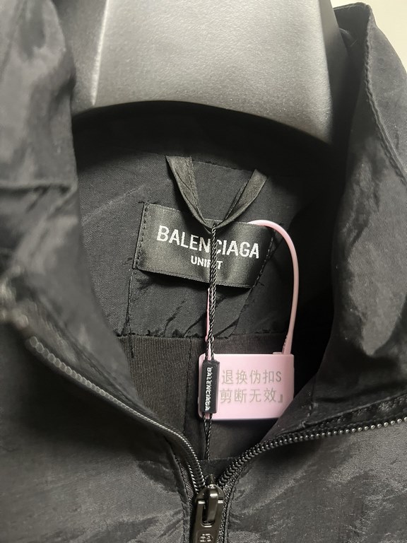 310 [High-end] Code B11BLCG x Balenciaga 23SS Embroidered Jacket Nylon Patchwork Varsity Jacket-This dress is quite wear and tear fabric The whole piece of clothing cut up to 17 pieces of 8 different fabrics, including s