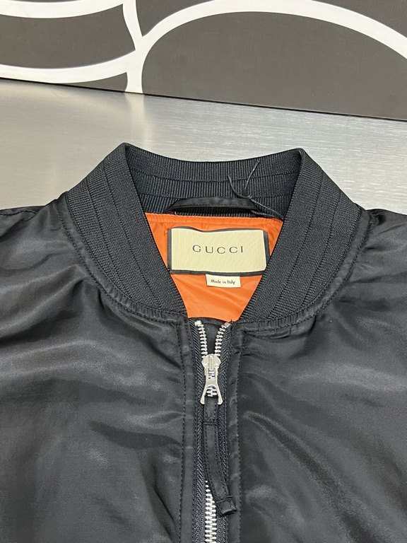 p455 Gucci Eung Lei same letter print color collision baseball jerseyCrafted from blueblack nylon, this aviator jacket features a color-blocked print on the back for a subtle fashion aesthetic. Featuring a padded lining,