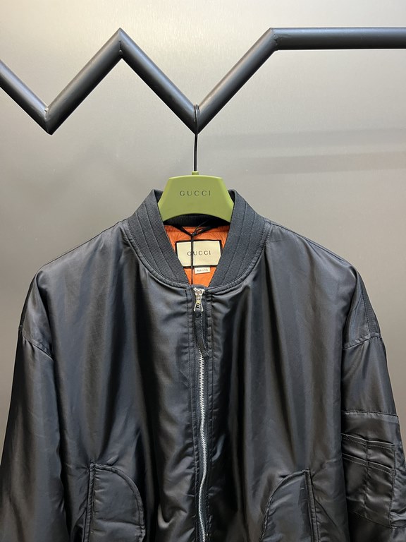 p455 Gucci Eung Lei same letter print color collision baseball jerseyCrafted from blueblack nylon, this aviator jacket features a color-blocked print on the back for a subtle fashion aesthetic. Featuring a padded lining,